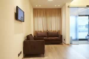 Divanetti sala aspetto casa funeraria Ancona