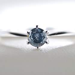 Anello con diamante della memoria