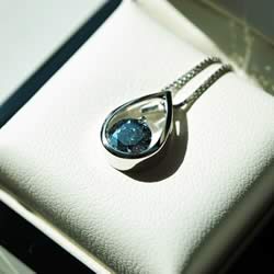 Pendente con diamante